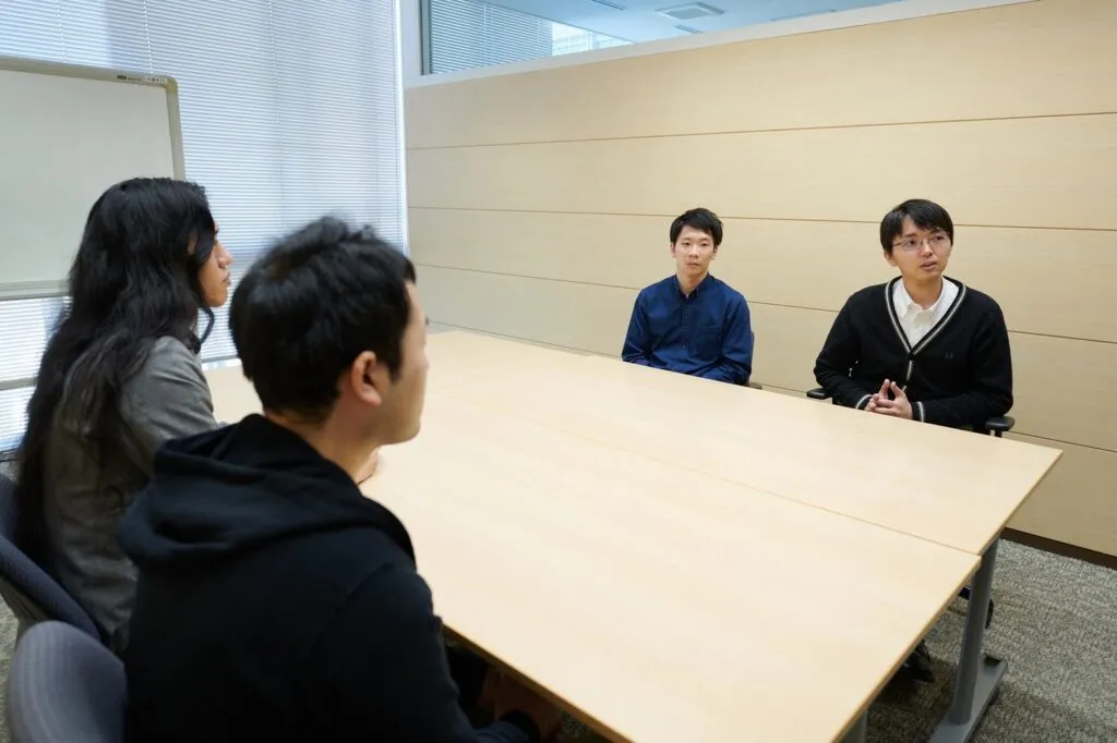 NTTデータユニバーシティとgrasysの担当者によるインタビュー