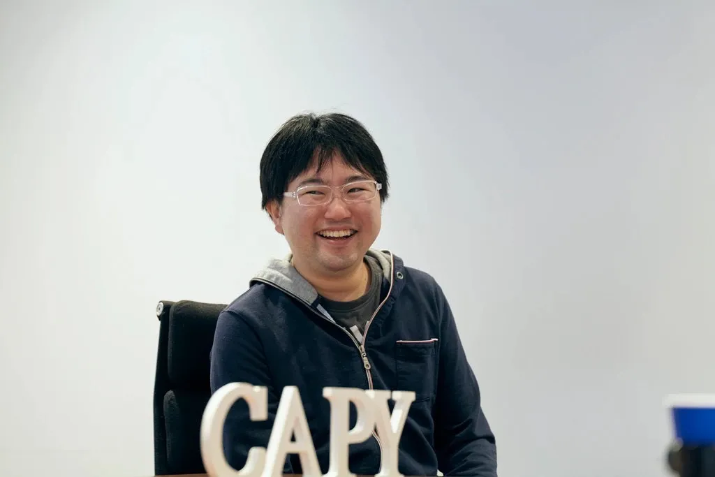 インタビューで話すCapyの担当者